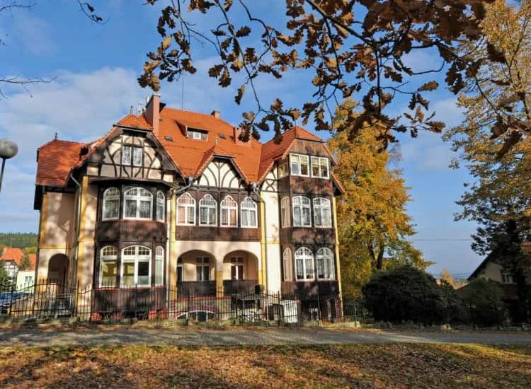 Sanatorium Świeradów-Zdrój: NFZ czy prywatnie? Przewodnik dla seniora